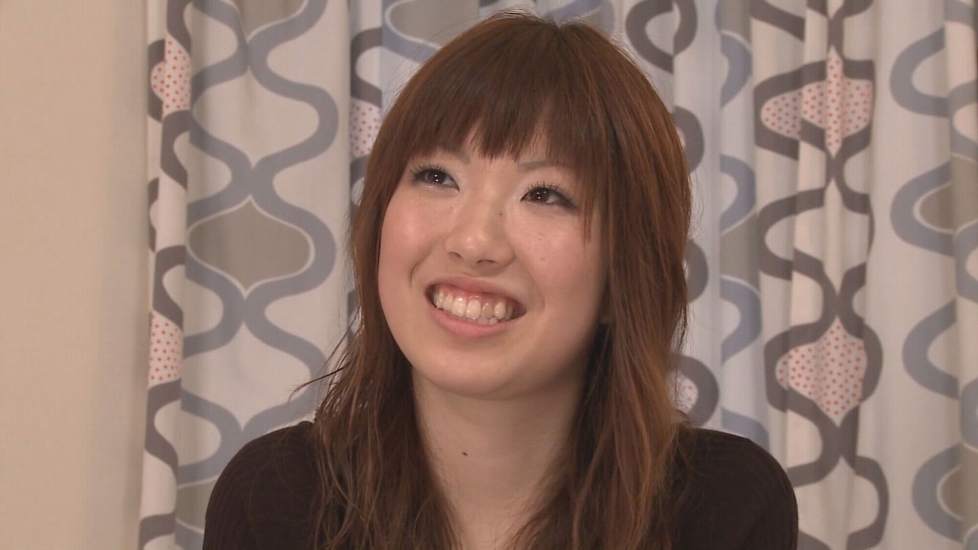 久しぶりのエッチな状況に笑顔が隠せない人妻さん！肉棒を口で咥える時もにやけが止まらない！期待に応えるべくギンギンな肉棒をアソコに入れて中出しSEX！
