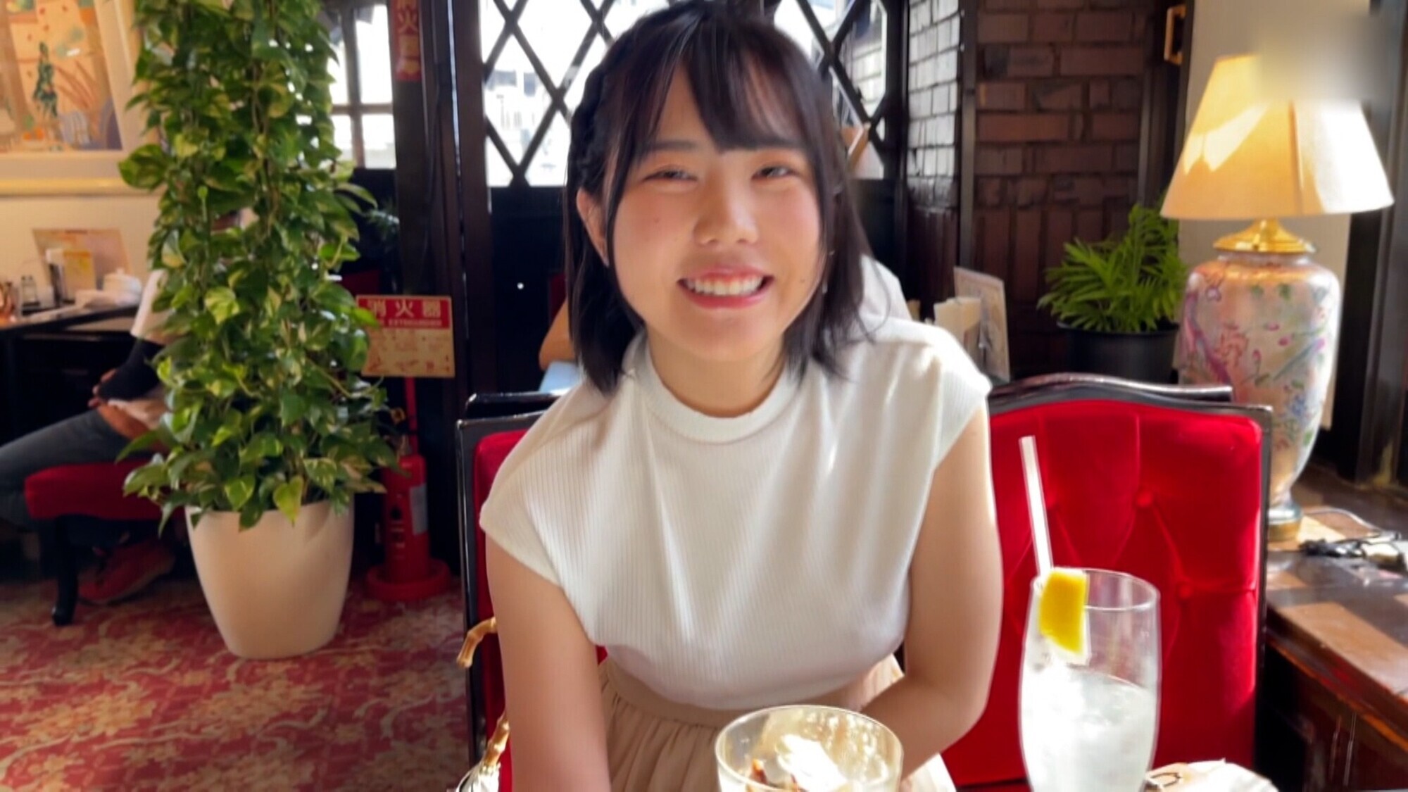 出会いを求めてマッチアプリで現れたあどけなさの残るアイドル系天然巨乳娘の恥じらいハメ撮SEX! 画像1