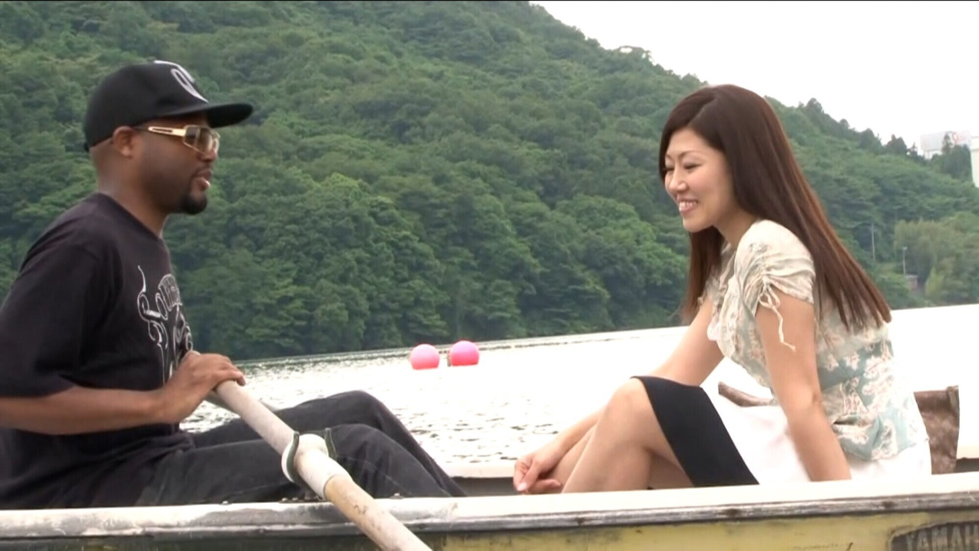 湖と山と黒人マラ!ラブラブデートの野外活動! 1枚目