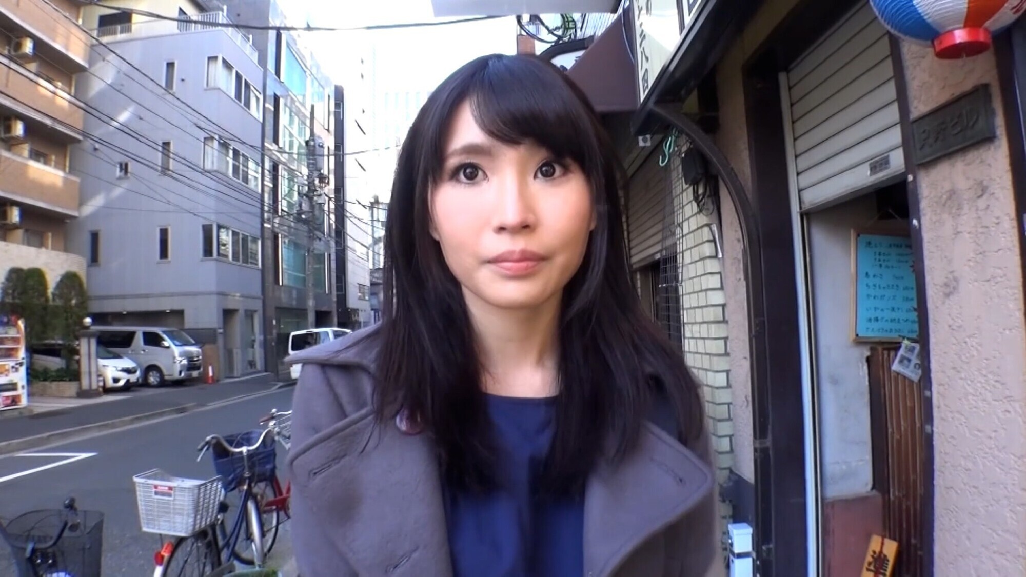 ランチ休憩中の美人OLさんをナンパして後日部屋に誘う・・・。清楚な顔してヤリマン美巨乳美女と快楽嵌め撮りパコパコセックス。 画像1