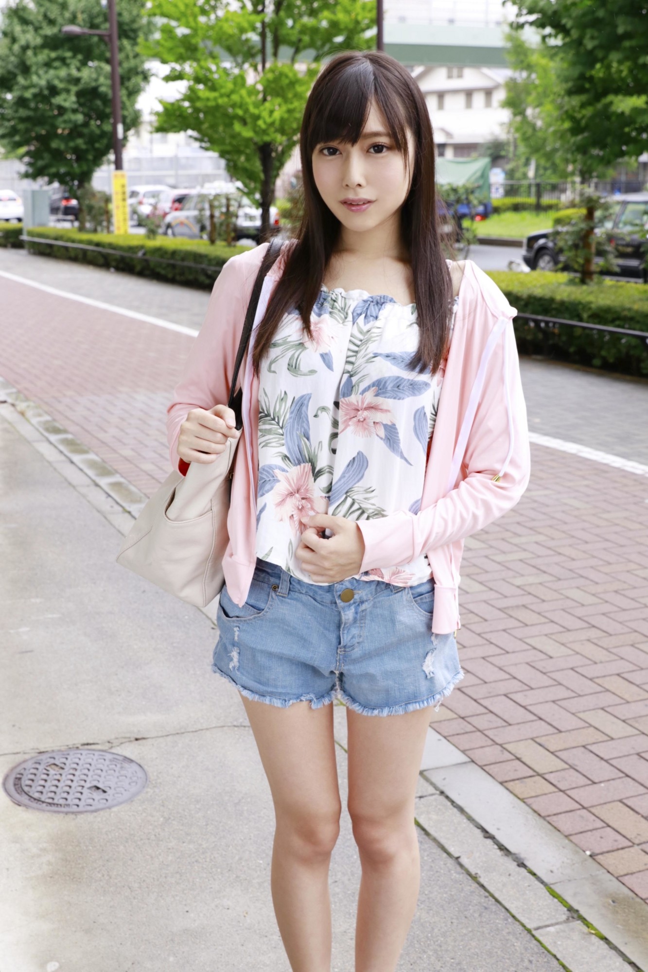 ありさ（22）女子大生 マジックミラー号 透き通る生脚美脚Fカップ美少女に即ハメ！ 画像1