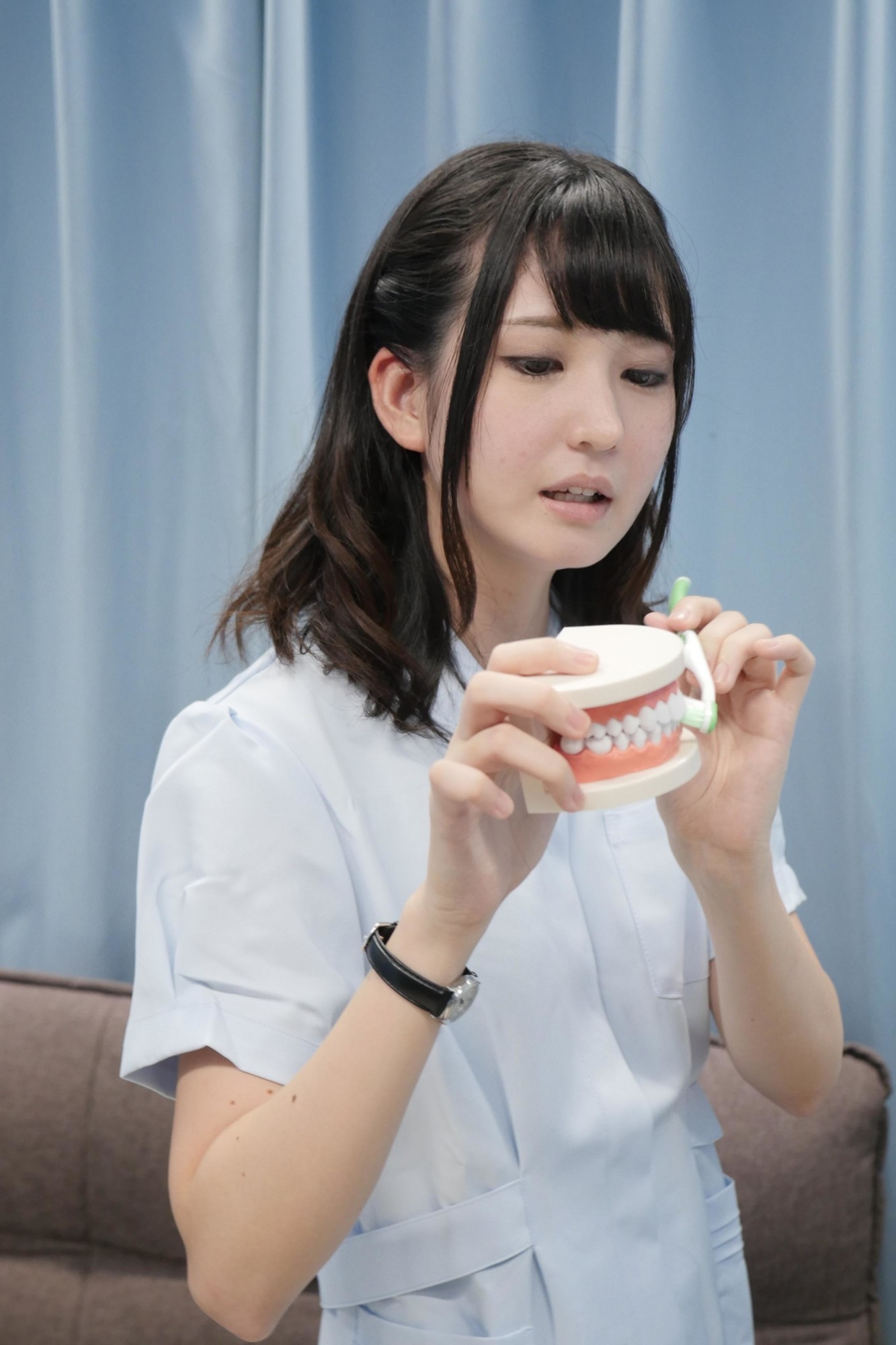 さとこ（19）専門学生 マジックミラー号 歯科衛生士を目指すスレンダー美少女がデカチンSEXで激イキを繰り返す！ 画像3