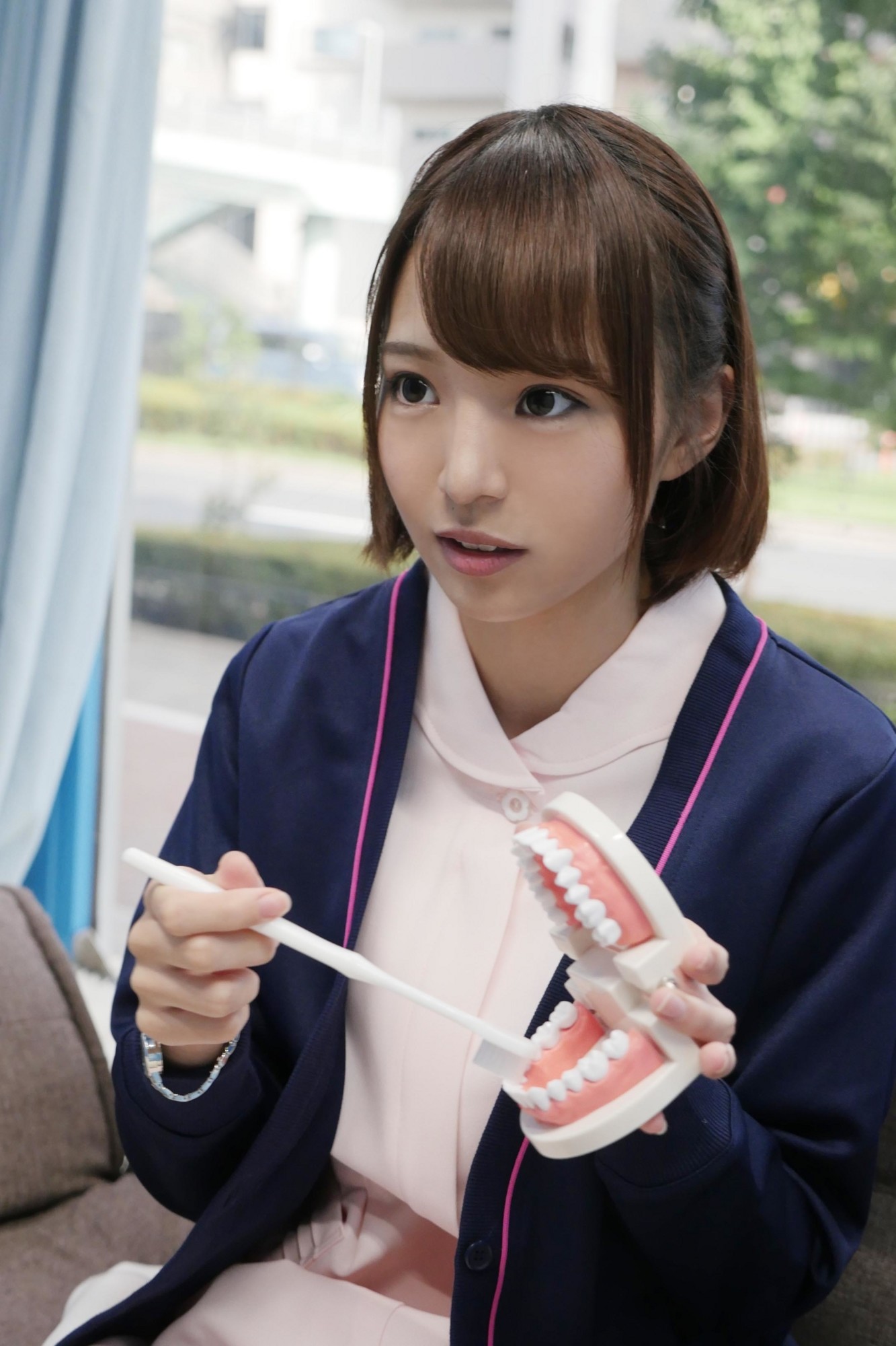 まみ（21）専門学生 マジックミラー号 歯科衛生士を目指す真面目なショートカット美少女がデカチンSEX！ 画像3