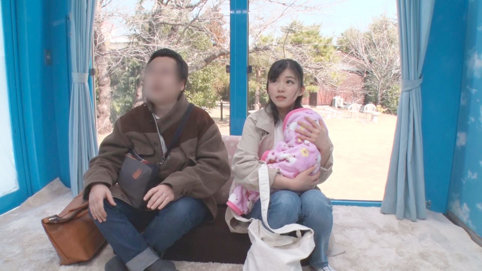 みほ（27） 人妻 マジックミラー号 真正中出し！旦那さんと赤ちゃんがすぐ側にいるのに生SEXに没頭！ 画像1
