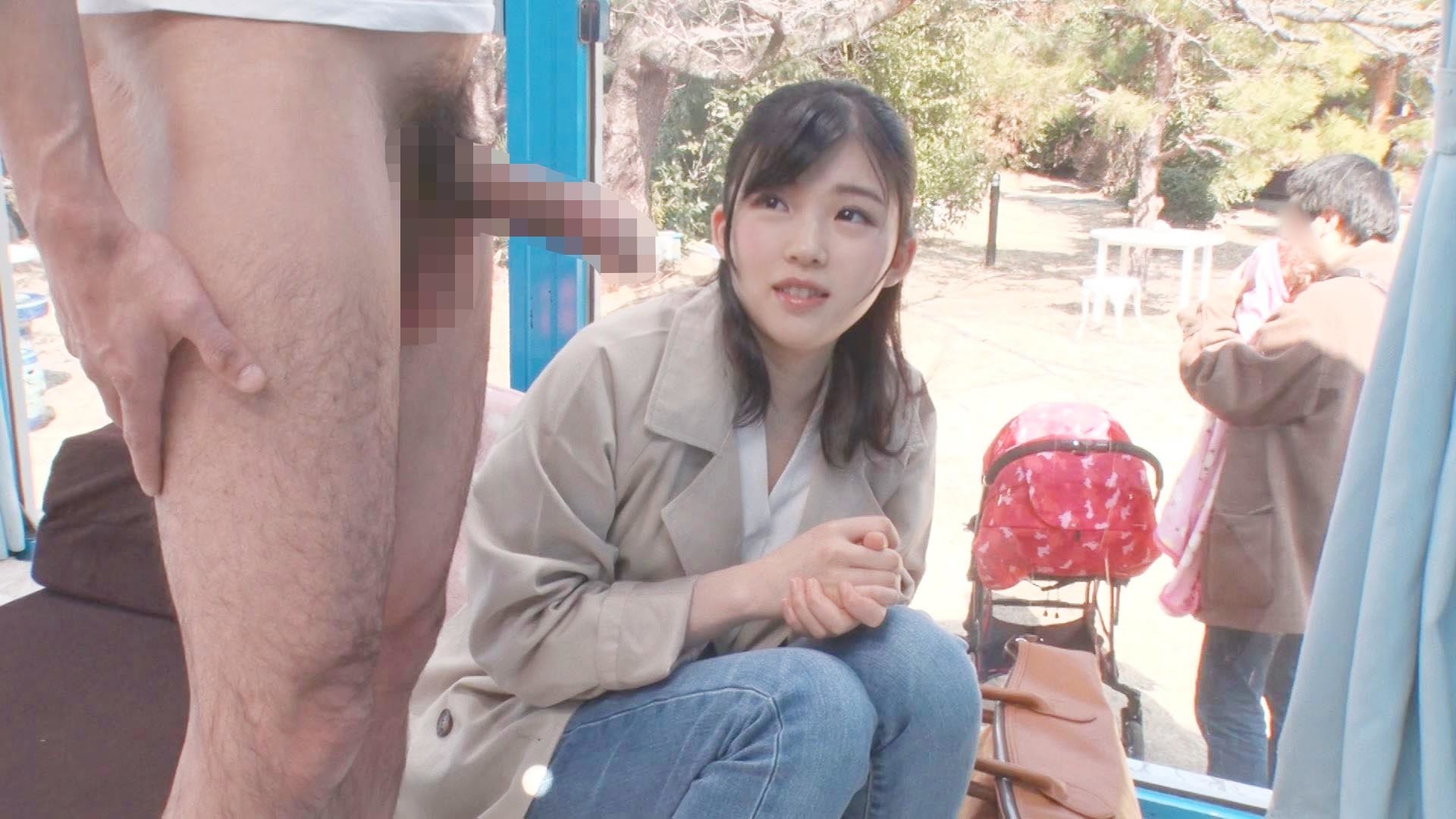 みほ（27） 人妻 マジックミラー号 真正中出し！旦那さんと赤ちゃんがすぐ側にいるのに生SEXに没頭！ 画像7
