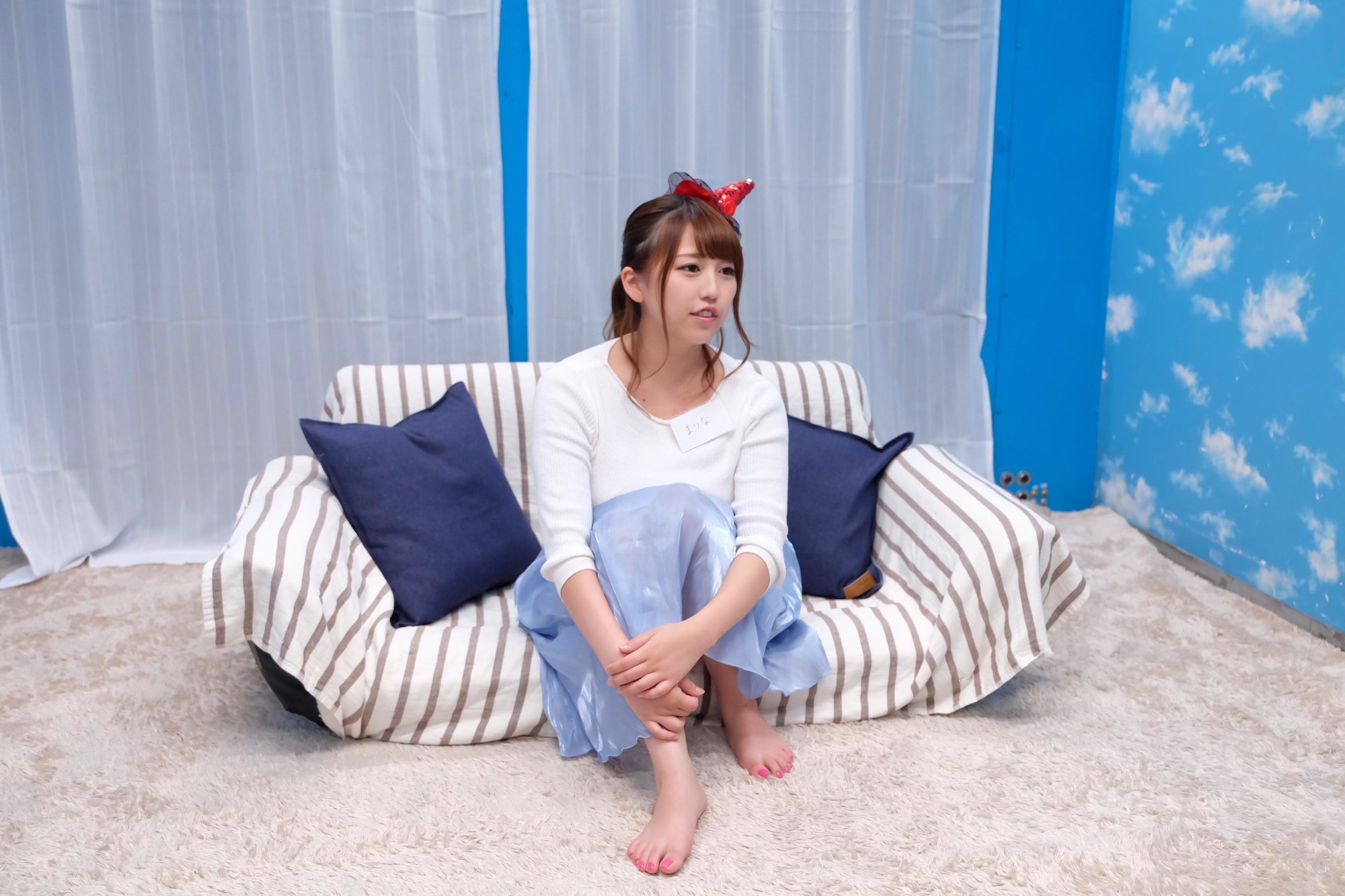 まりな(21)女子大生 マジックミラー号 「下着メーカーのモニター調査」と称して生おっぱいをモミモミしながらインタビュー 清純そうな見た目からは想像もつかない超ドえろ発言連発!敏感な美乳をもみほぐされて感度抜群素人娘が本物ち○ぽでイキまくり! 画像2