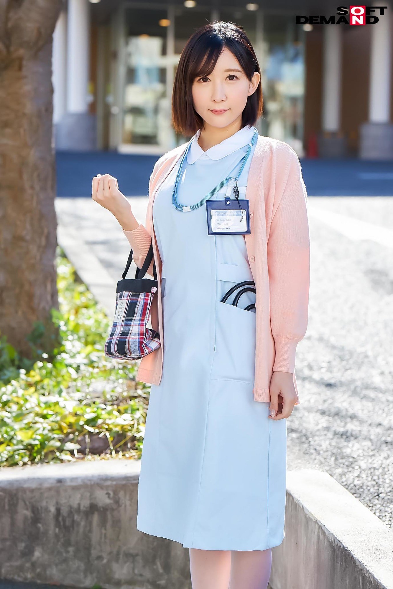 Gカップ巨乳の優しいナースさんに童貞クンのオナニーをサポートしてもらいました！そのまま筆おろし！！ なおみ（25） 画像2