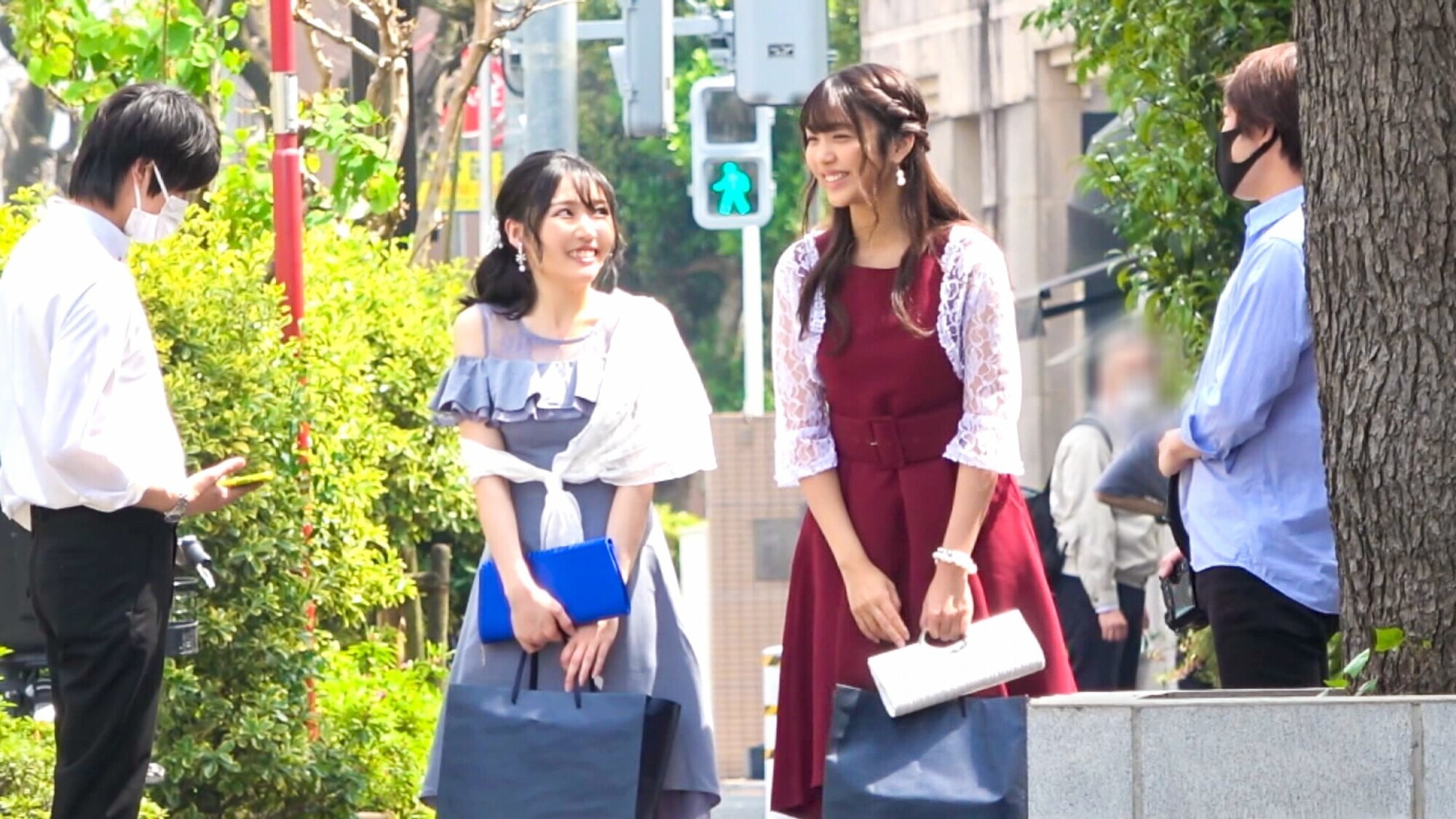結婚式場付近でモデルのようなパーティドレスを着こなす挙式帰りの女子たちをナンパ!綺麗なフォルムの美女たちに中●しセックス決めちゃいました!! 3 画像1