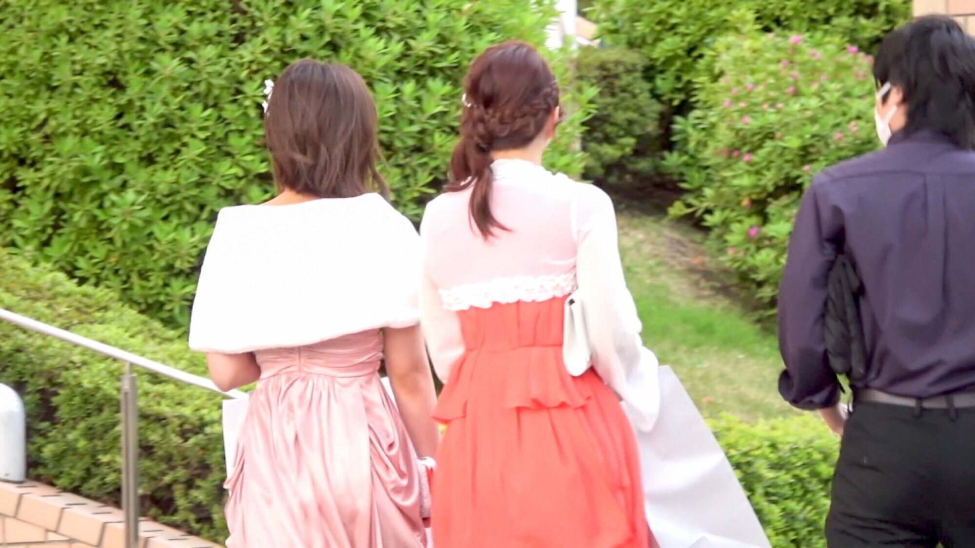 結婚式場付近でモデルのようなパーティドレスを着こなす挙式帰りの女子たちをナンパ!綺麗なフォルムの美女たちに中●しセックス決めちゃいました!! 3 画像11