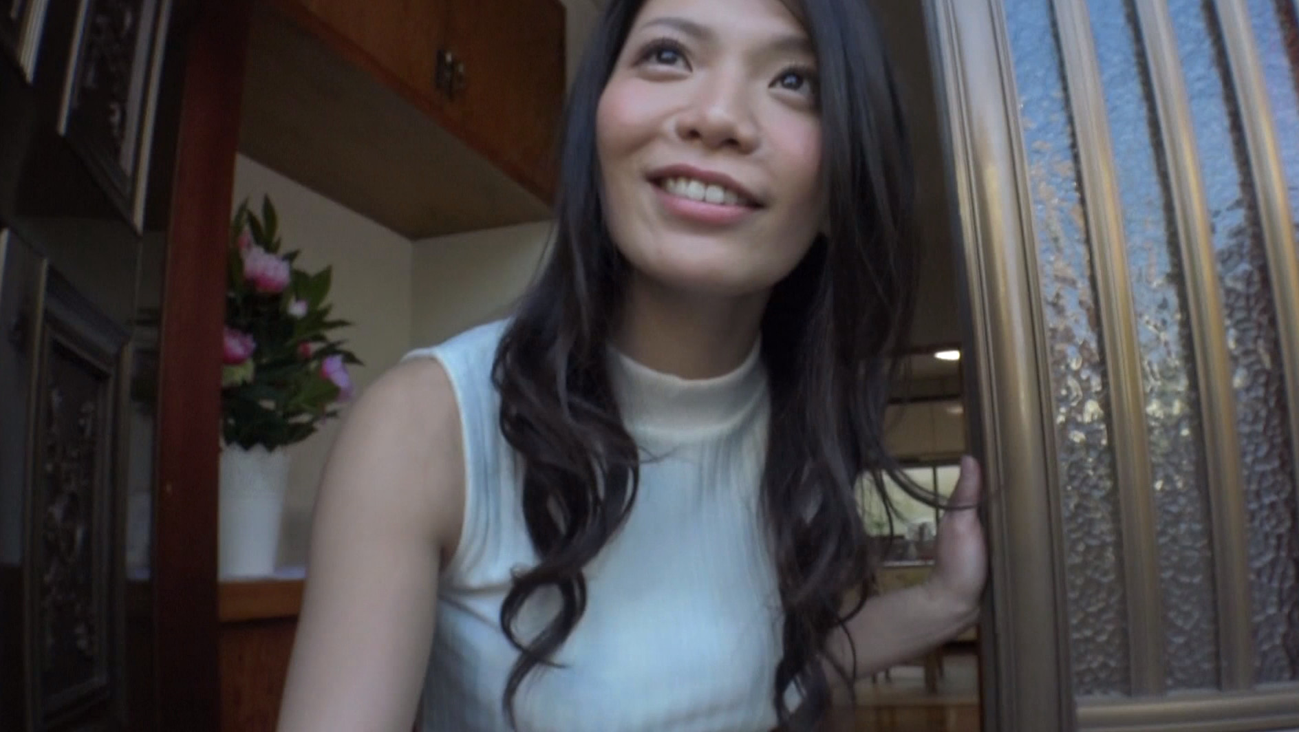 「中に出して・・・夫と子供には内緒」自宅で愚痴聞き屋に中出しセックスをせがむ美人人妻たち7 画像15