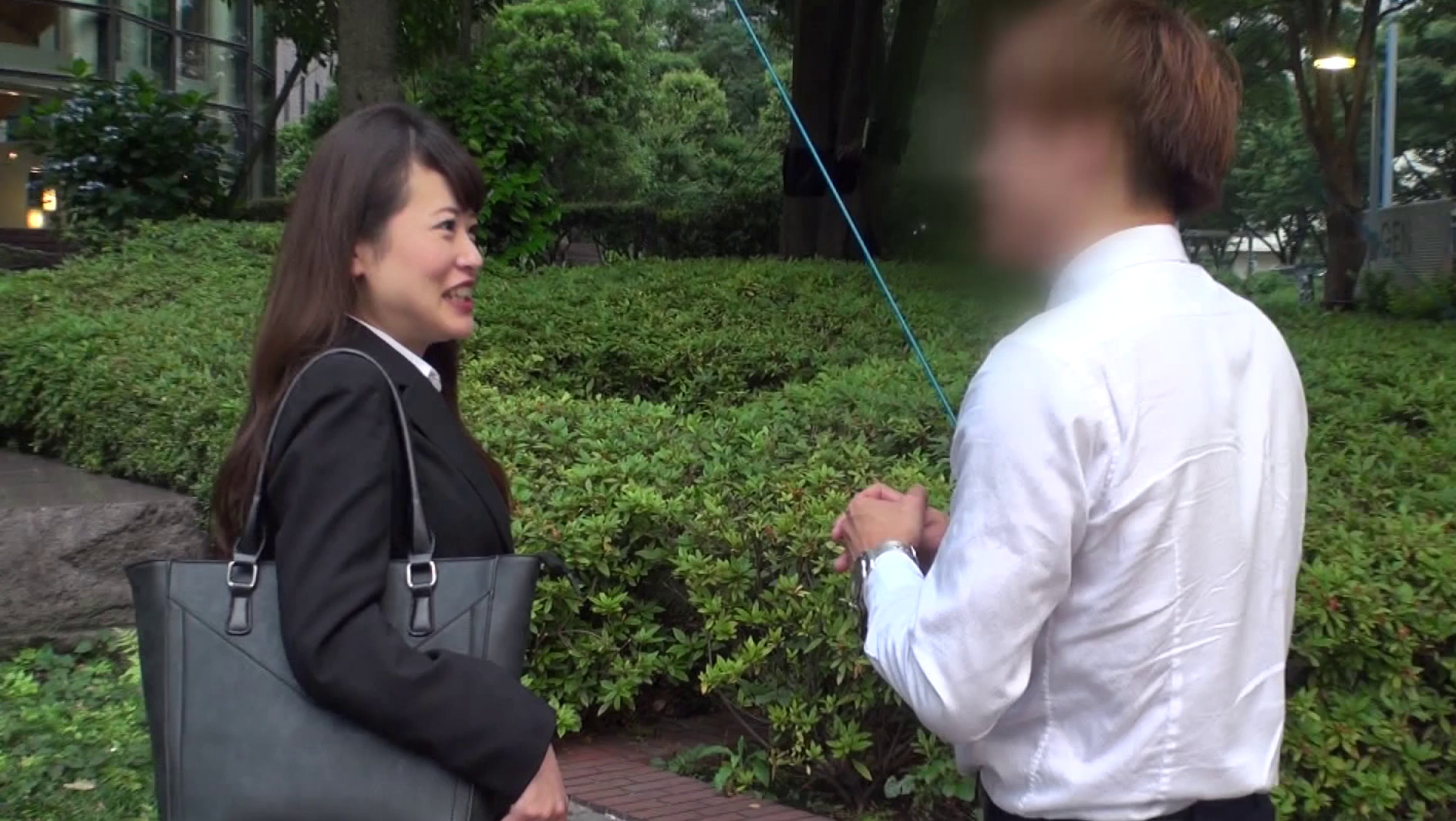 完全顔出し素人ナンパ!仕事中のガチ美人をナンパしてSEXまでヤる!!~新宿編 画像1