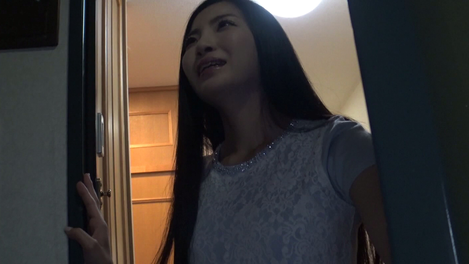 「中に出して・・・夫と子供には内緒」自宅で愚痴聞き屋に中出しセックスをせがむ美人人妻たち 16 画像18