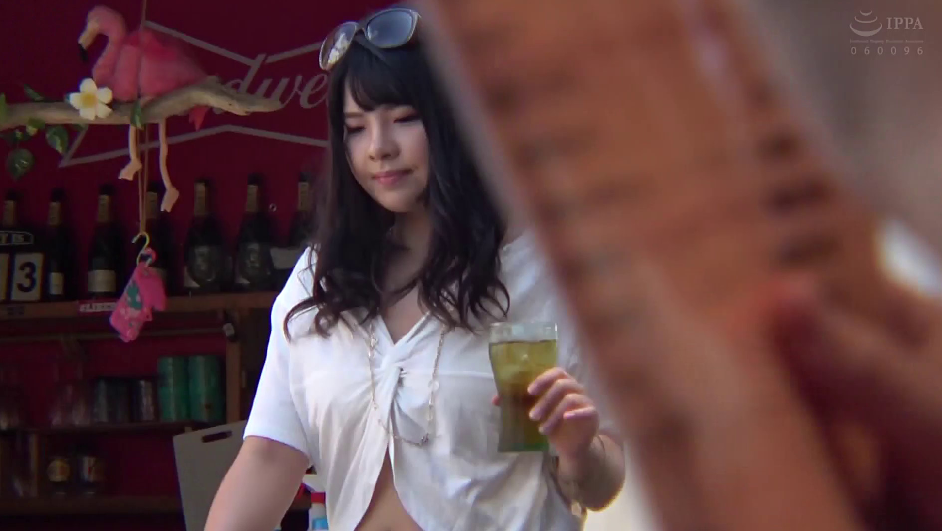 海の家看板娘ガチナンパ!アガるカラダのビキニギャルにペニス生刺し連続真正中出しSEX!in湘南ビーチ 画像9