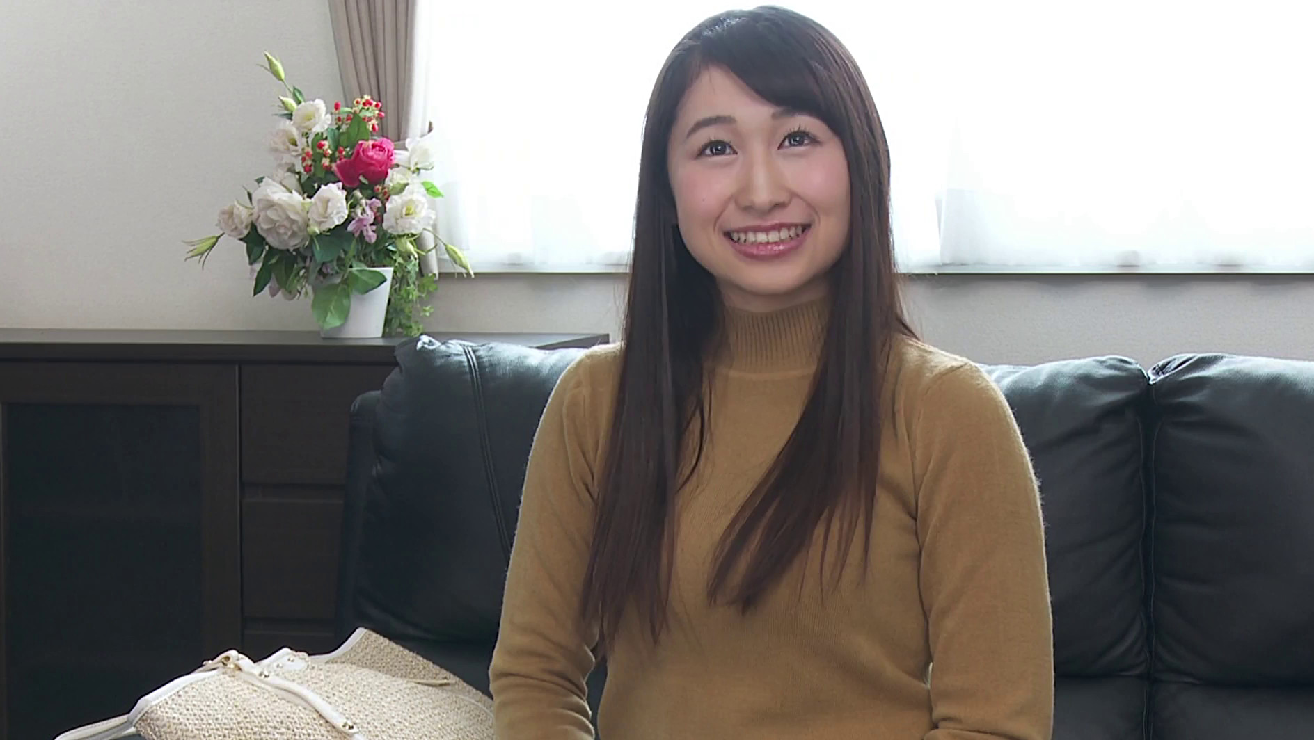 完全ガチ素人!上京して間もない地方出身ウブ美少女に男子特有の切実なお悩み相談。親身に相談に乗ってくれたので調子こいてナマで素股をさせてもらったら、ズボッとハプニング挿入。そのままかまわず激ピストンしてナカに射精させてもらいました。 画像1