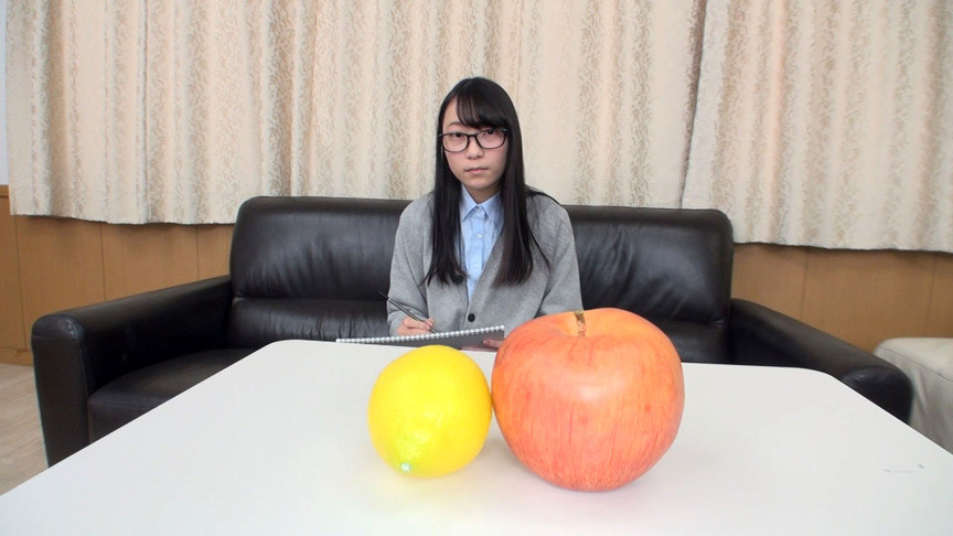 地味メガネむっつり現役美大生AV志願!恥ずかしい姿にされて言葉責めされる事を妄想して、毎日3回オナニーする変態羞恥願望娘 りく 画像1