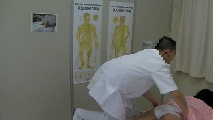熟女限定 猥褻整骨院の裏治療 極秘盗撮流出 画像16