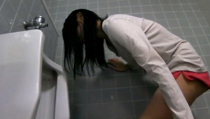 我慢の限界!!美女たちの立ち小便 盗撮映像 画像7