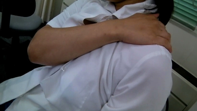 OLさんの無防備なブラウスの隙間からこぼれたコリコリ乳首盗撮 19 画像13