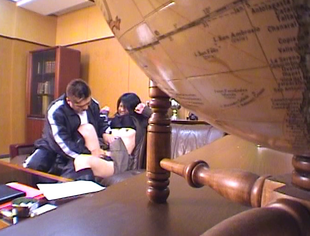 借金問題でお困りな人妻さんに融資して肉体返済させる様子を収録したマニアDVD PART.2 画像18