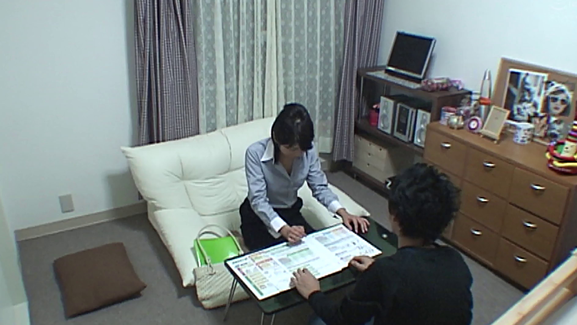加入するフリして保険セールスレディに迫れば、契約欲しさに1発ヤラしてくれる！？ 保険レディ20名 パート2 240分