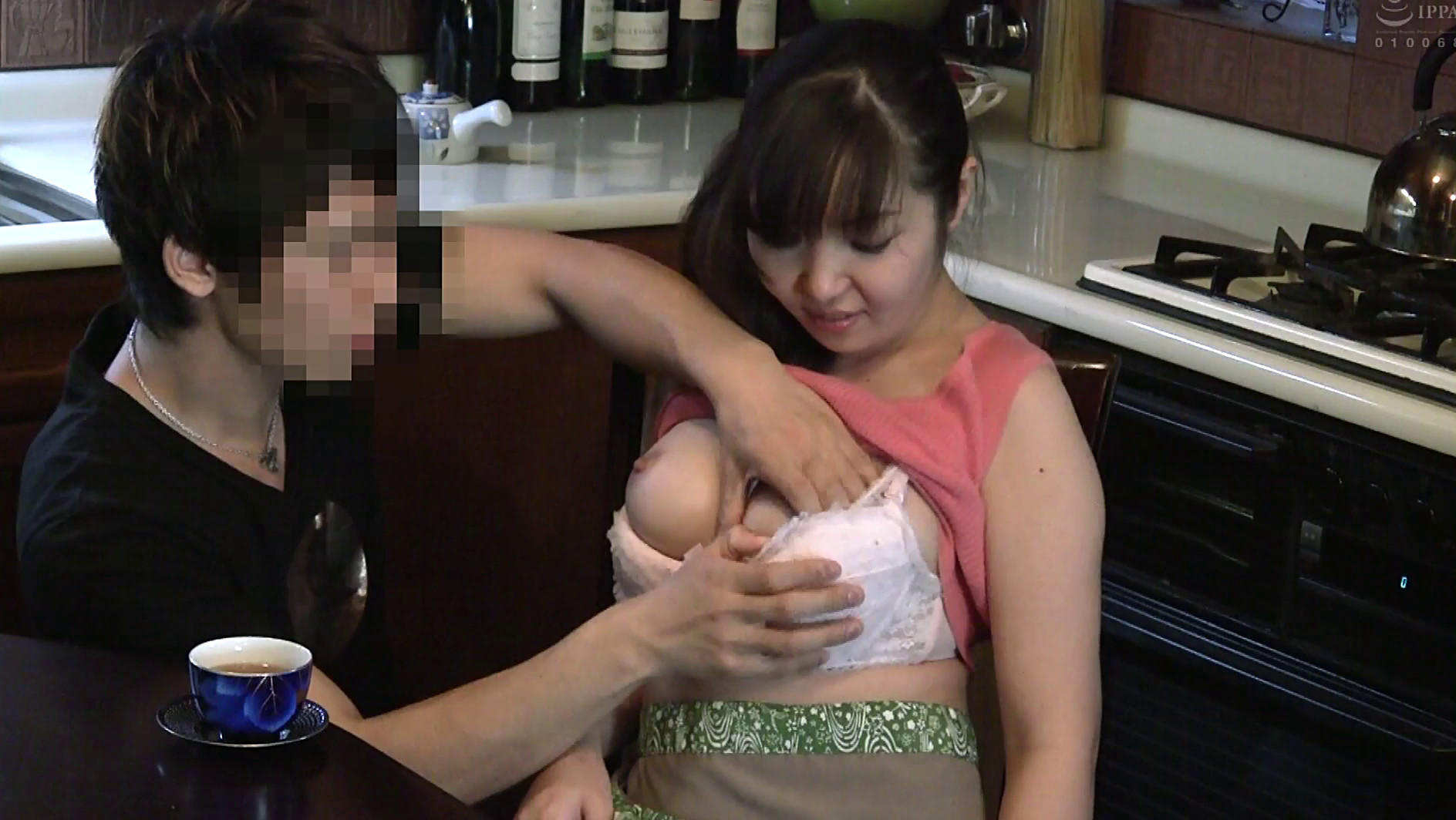 昼下がりの人妻ハンティング!!出会って10分!!訪問販売員が自宅にお邪魔してエロい事する一部始終 240分 画像8