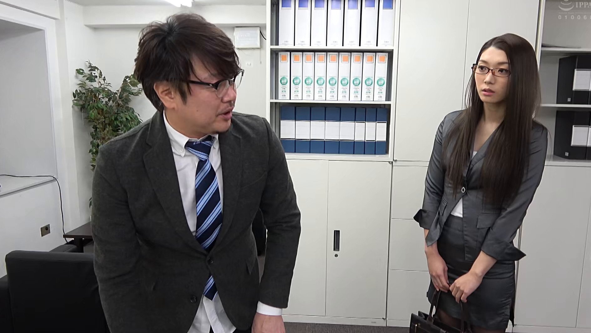 美脚×長身な新入社員OLに研修中にセクハラしても上司にチクられない方法とは・・・ 香苗レノン 画像2