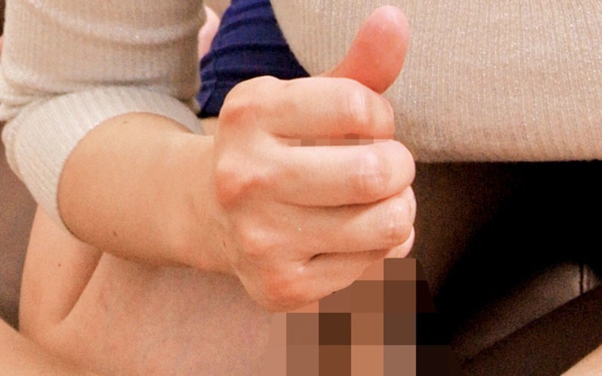 美熟女手コキ唾液フェラ搾りザーメン発射 画像7
