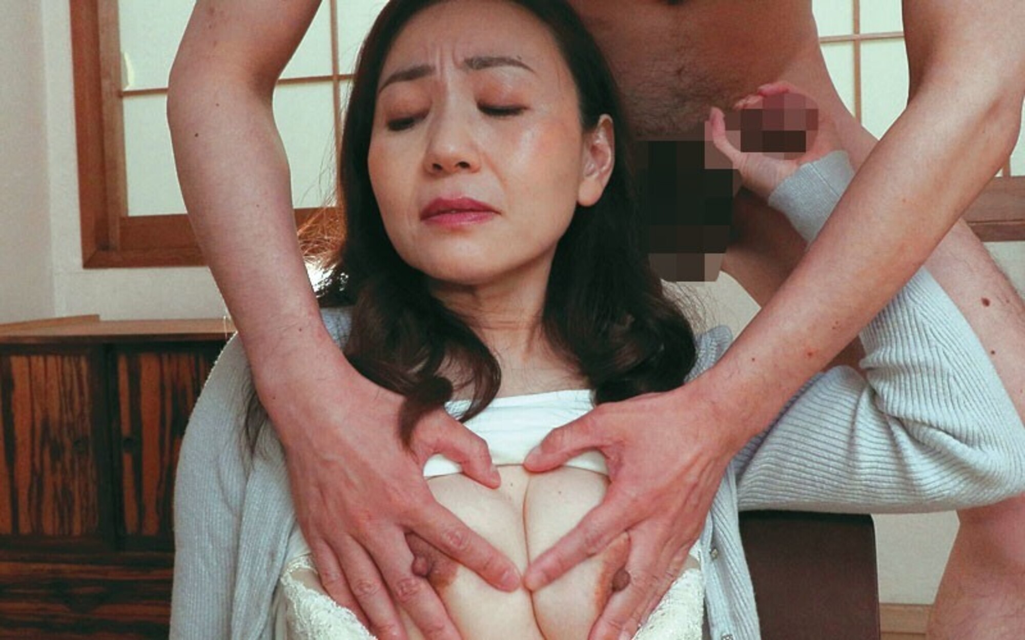 美熟女センズリ鑑賞会 見ているだけのはずが･･･興奮したオバサンがお掃除フェラからそのまま咥えて生ハメ中出し！ 2 画像11