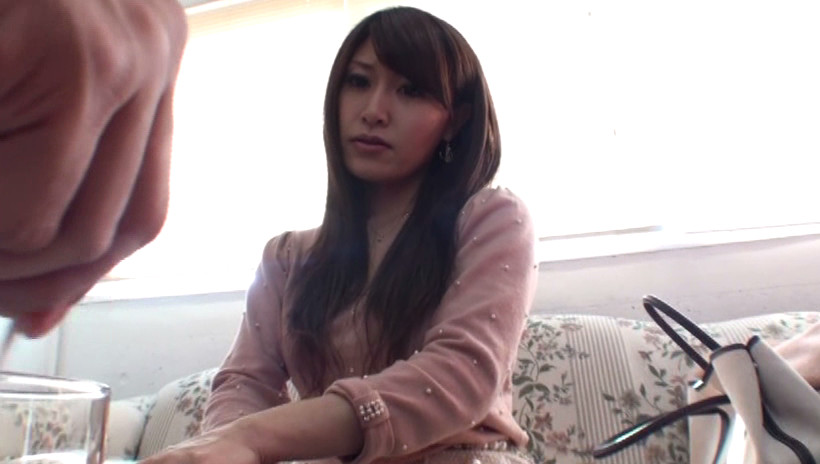 若妻に不妊に良いと嘘ついて媚薬オイルマッサージをしたら感じ過ぎて痙攣泡吹き失神した隙に俺が中出ししてやった 画像1