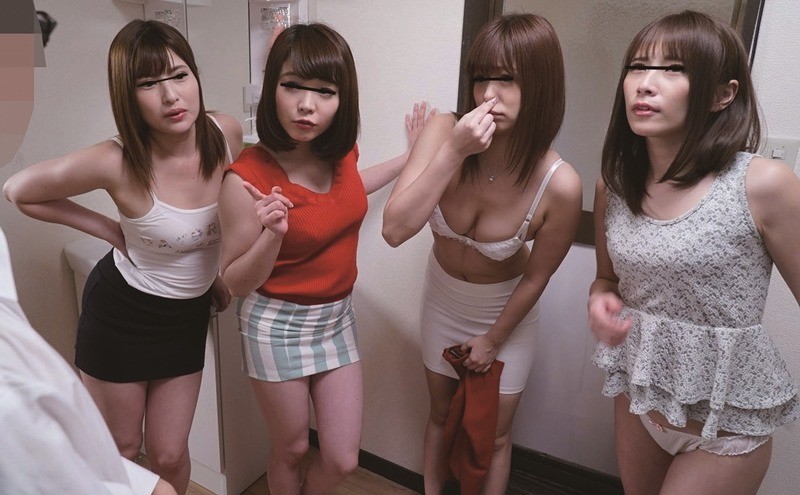 夢の近親相姦!姉貴たちは弟の僕の目の前で下着姿や風呂上りの裸を平気で見せつけるからチ〇コ勃っちゃった!「お姉ちゃんのカラダ見て大きくしてどーすんの?!」みんなの前だとバカにしてた姉も二人っきりになると弟チ〇コに性欲爆発!お股にすり寄せ入っちゃうよ! 画像10