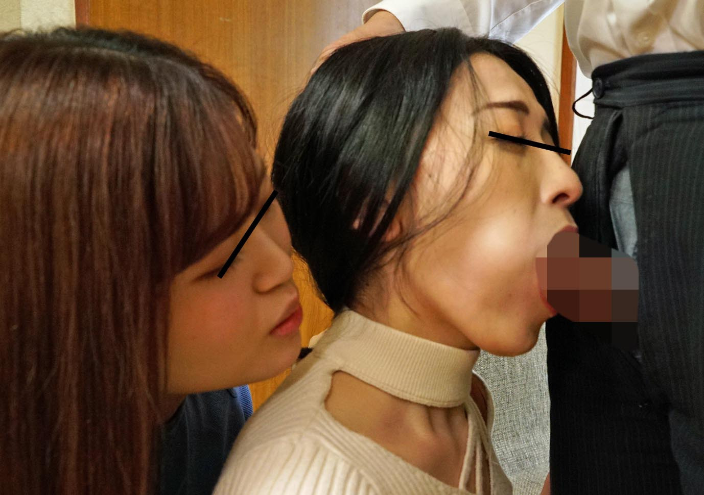 夫婦交換スワッピング!夫が見てる前で他人チ〇ポ入れられてイキまくる妻たち。パートナー替えてお互いのSEX見て興奮ヤッて興奮! 画像4