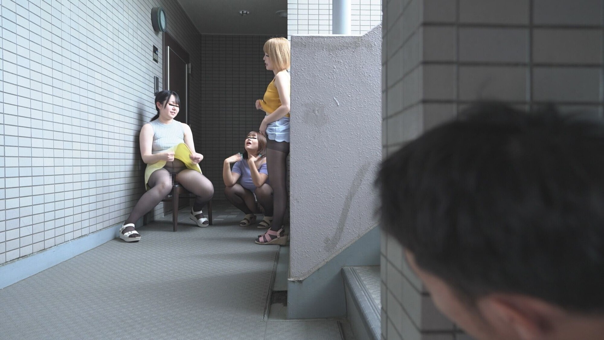 暑いからノーパンノーブラ パンストで過ごす近所のお姉さんの剛毛マン毛が見えちゃった!?エロ過ぎるパンストまん毛にムラムラしていたらスケベなお姉さんの方から誘惑してくれました!! 画像4