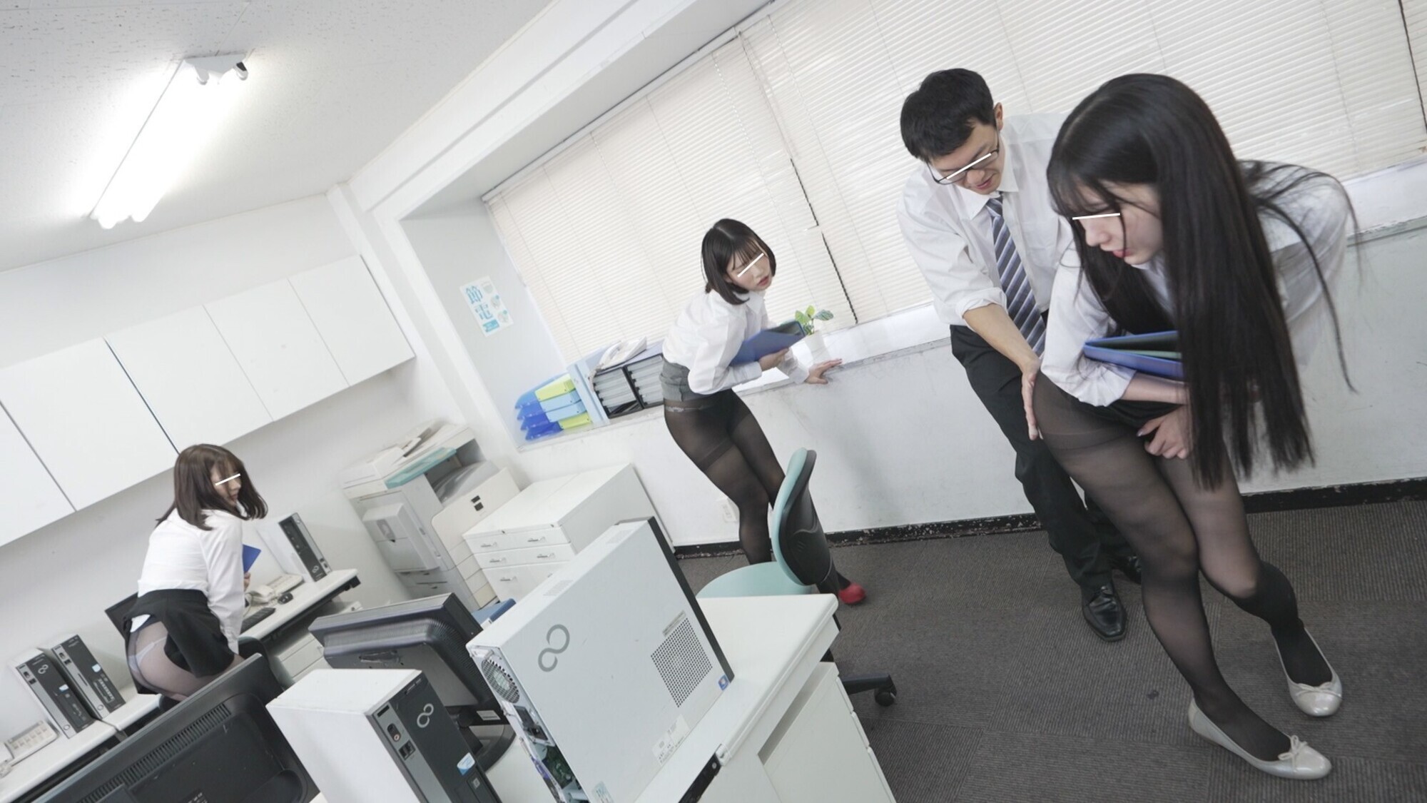 リモバイ羞恥で女上司と発情セックス! ポンコツ部下もエロ玩具でヤル気全開!マ○コも準備万端! 17枚目