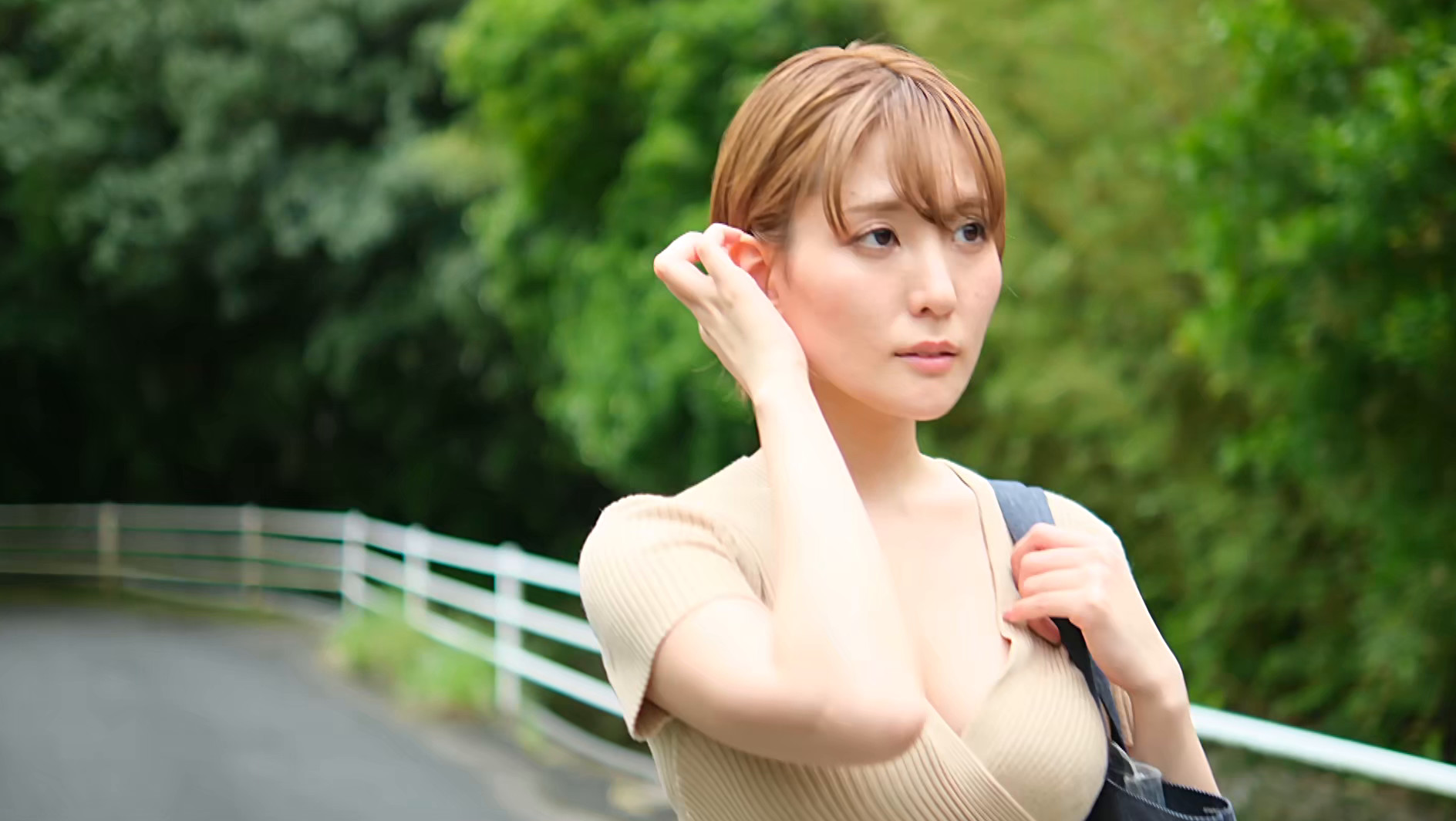 触れると熱い 朝比奈祐未 #2 画像1