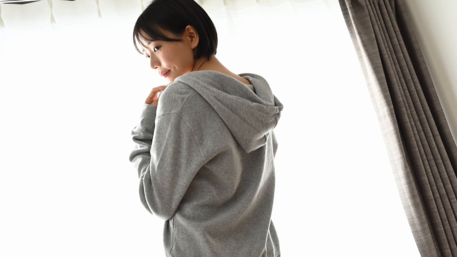 黒い花嫁は、静寂を纏って佇む 辰巳シーナ 3枚目