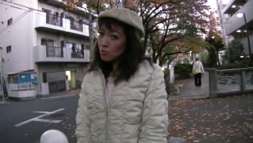 理由あり主婦をナンパして中出し! 2 画像1