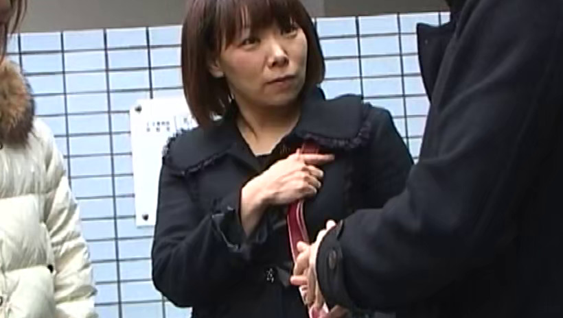 熟れ頃奥様をナンパしてオッパイ揉んで乳首を舐めてクリちゃん吸ってチンチ〇しゃぶらせ生チン入れて濃厚ザーメン中出し発射 画像9