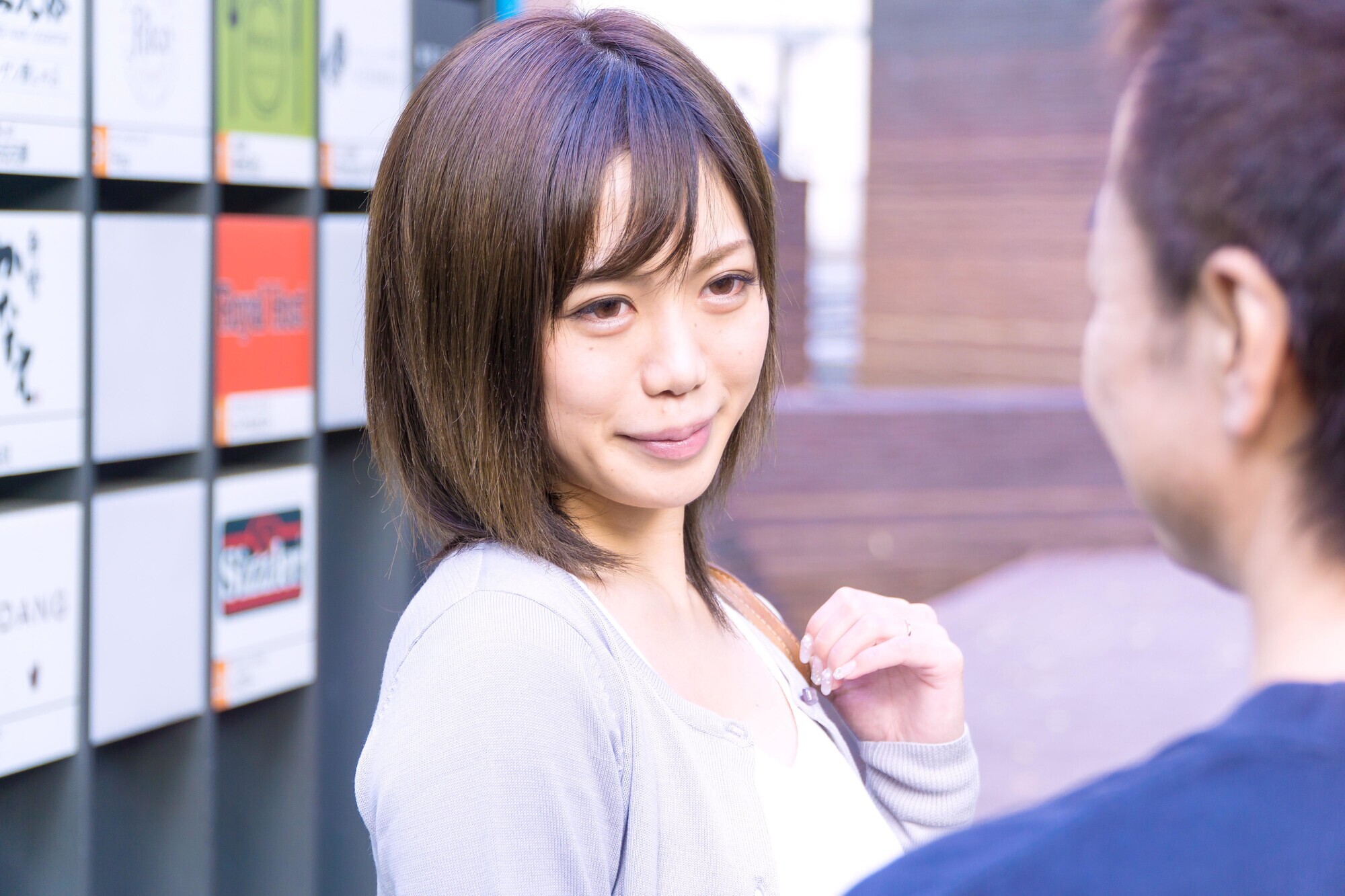 私の妻を抱いてくれませんか? 旦那様の目の前でハメシロまる出し生挿入 いおりさん26歳 画像1