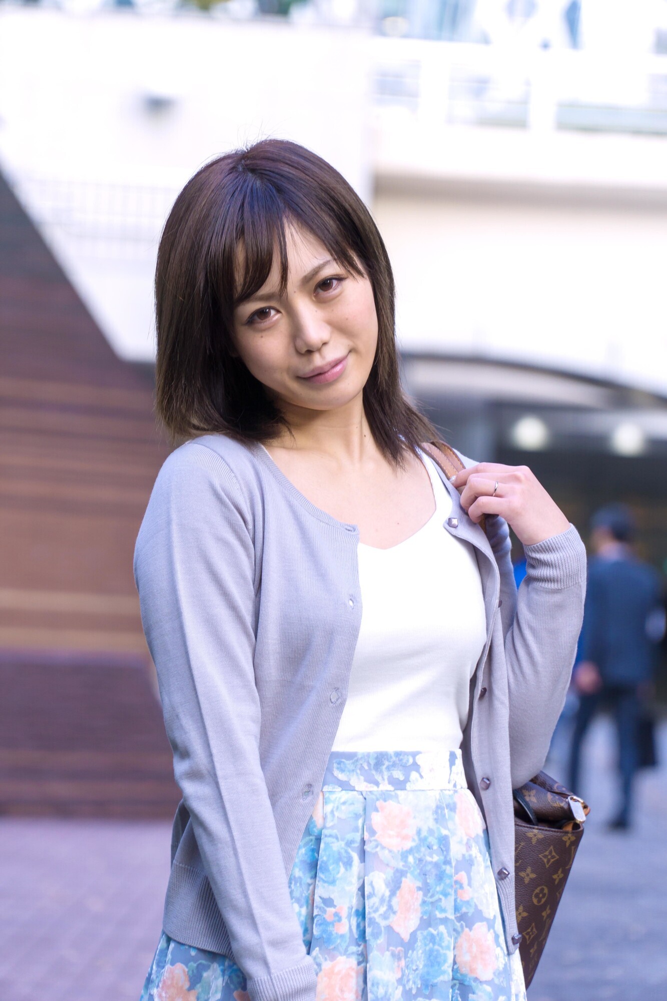 私の妻を抱いてくれませんか? 旦那様の目の前でハメシロまる出し生挿入 いおりさん26歳 画像2