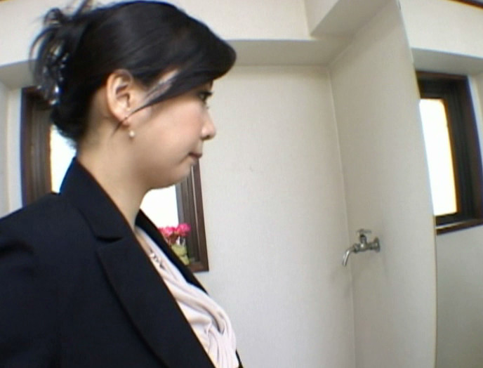 働く人妻交尾 ~欲求不満な保険営業の人妻~ 明星ちかげ 画像11