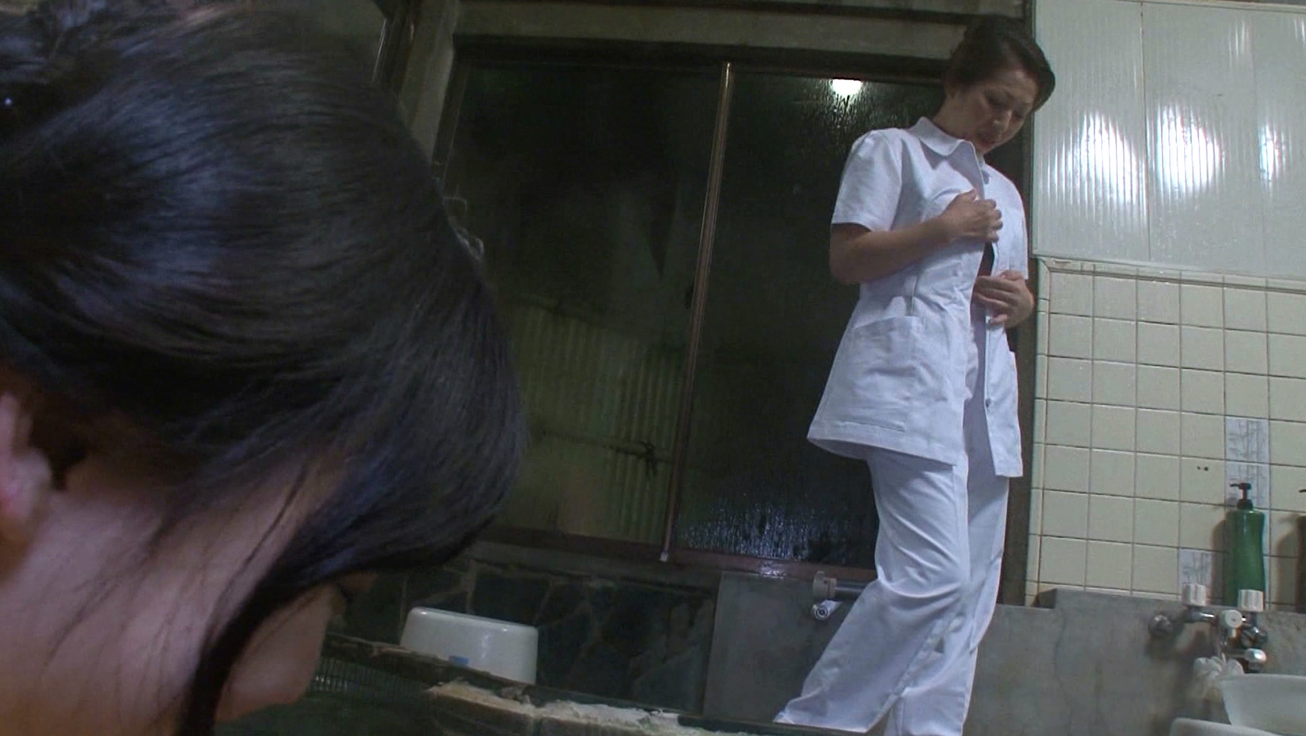 旅先で嫁を女将に寝盗られた 画像18