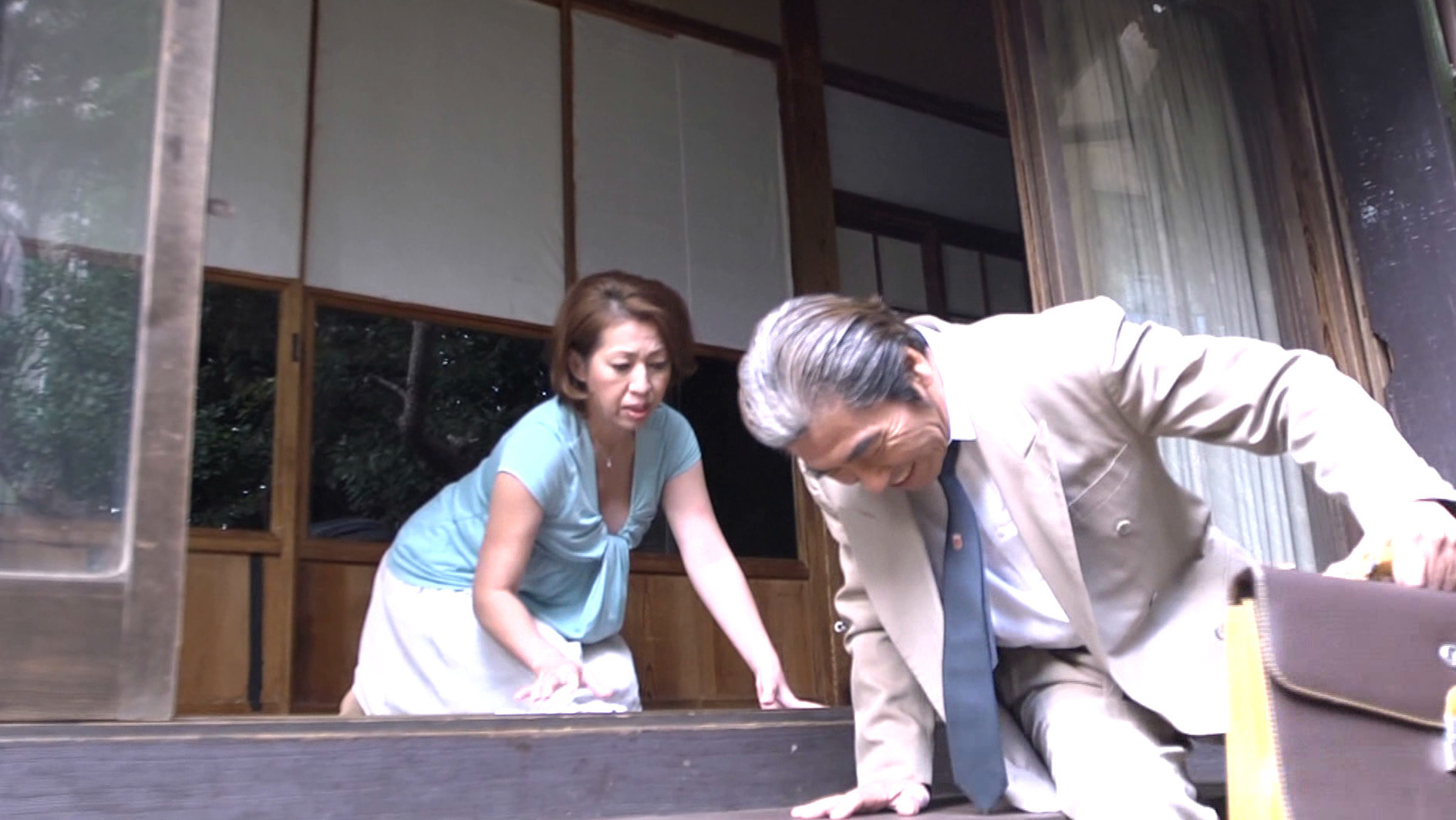 矛盾した半身半裸 絹田早紀 画像13