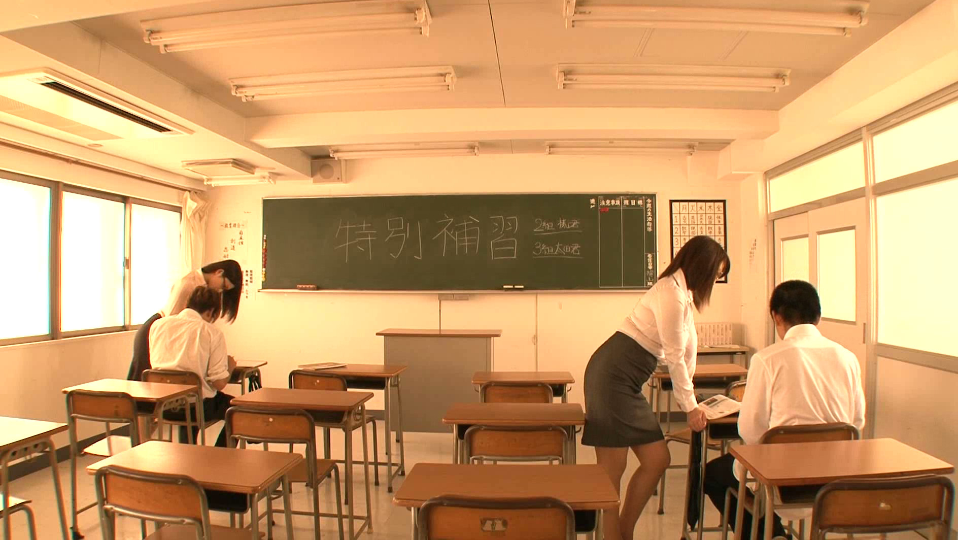 僕の担任を抱かせてやるから、キミの先生をヤラせてくれ。 石黒樹里 菊川亜美 画像3