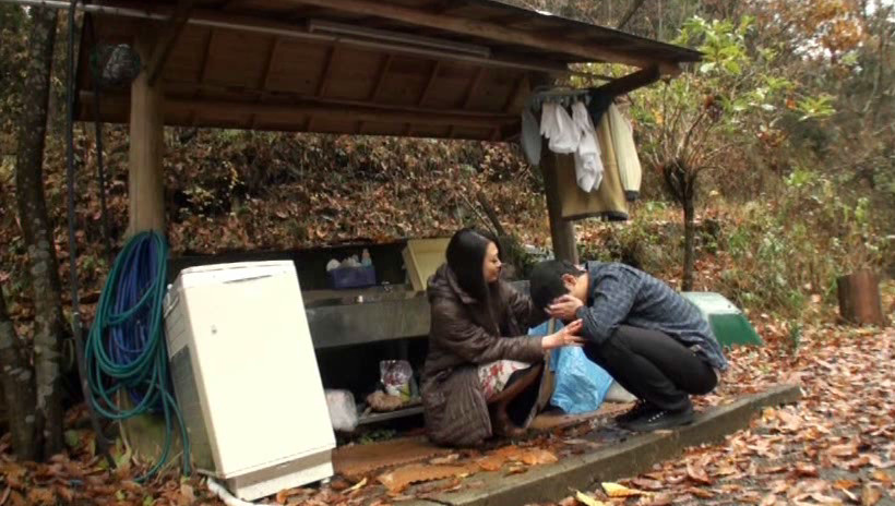 帰る場所を失った母と息子が慰め合う隠れ場所 画像14