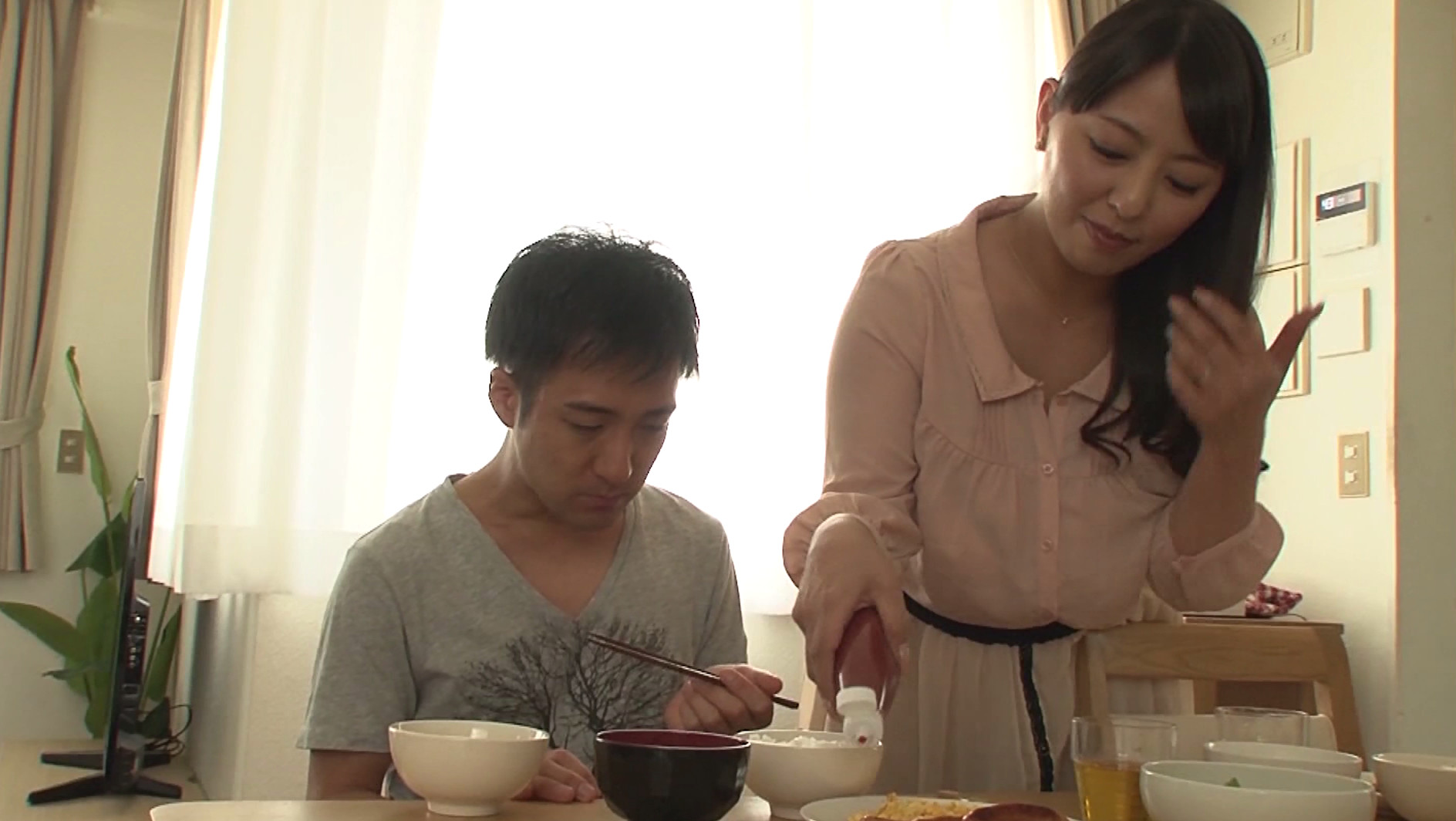 ネトラレーゼ 妻が再婚した連れ子と実の息子に寝取られた話し。 村上涼子 画像2
