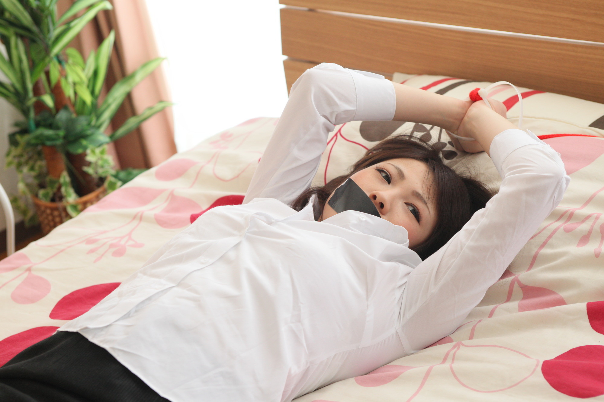 沙藤ユリの変態に囚われた爆乳女の愛情暴走SEX 画像1