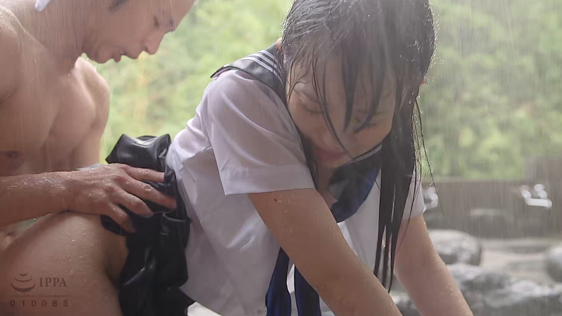 24人のびしょ濡れ女子●生雨宿り強制わいせつ映像集 8時間 イメージ18