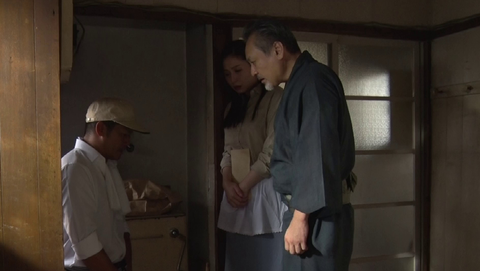 人妻炎情 ~淫靡に燃え上がる背徳の肉体~ 佐々木あき 画像2