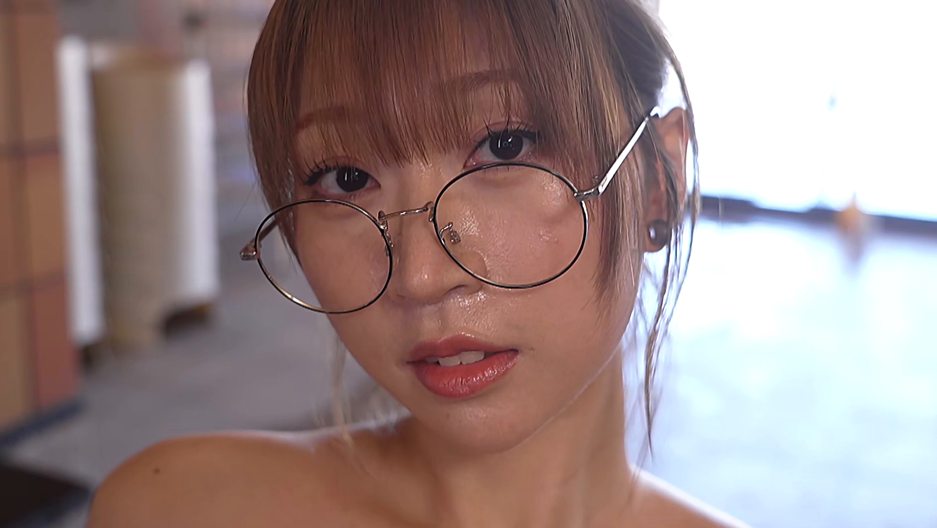 こばたま「マネ女と悦楽 #3」！温泉・シャワーで魅せるミクロ系グラビア動画 こばたま サンプル画像5