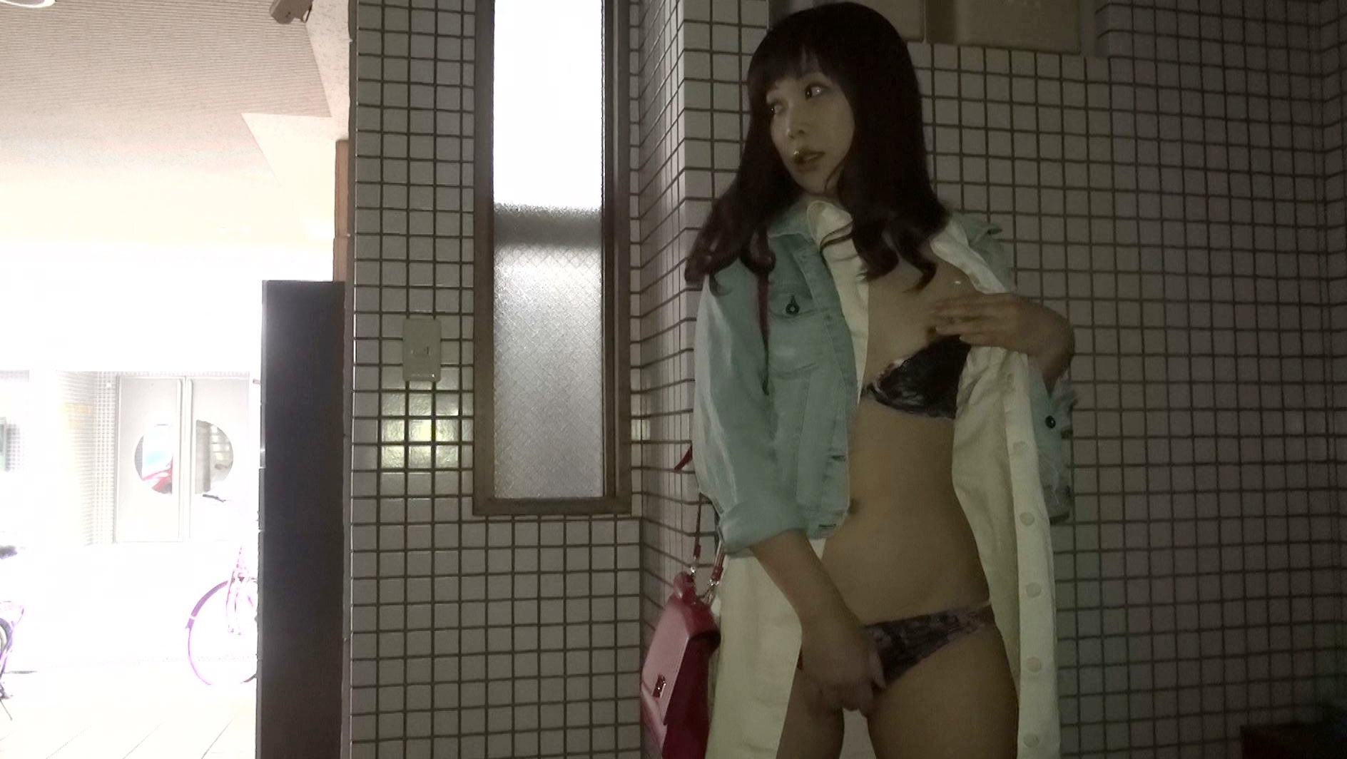 お金のためなら・・・どこでもフェラチオしちゃうドスケベ娘 画像5